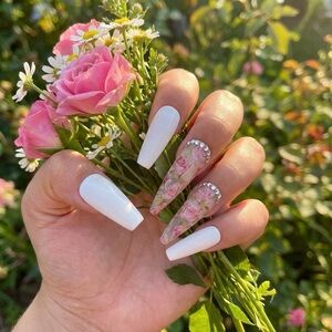 “Pink Roses” Press on nails (HANDMADE)